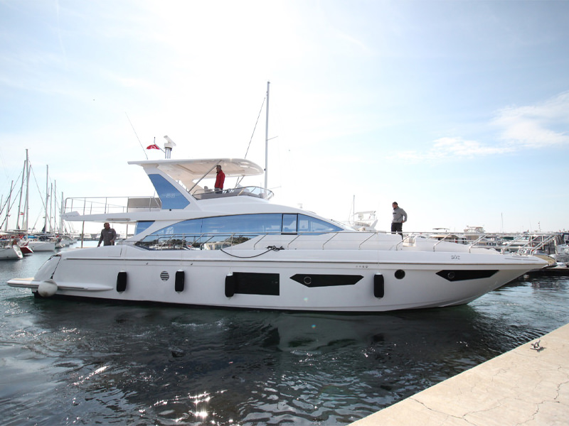 AZIMUT 66 MET WITH HER NEW OWNER