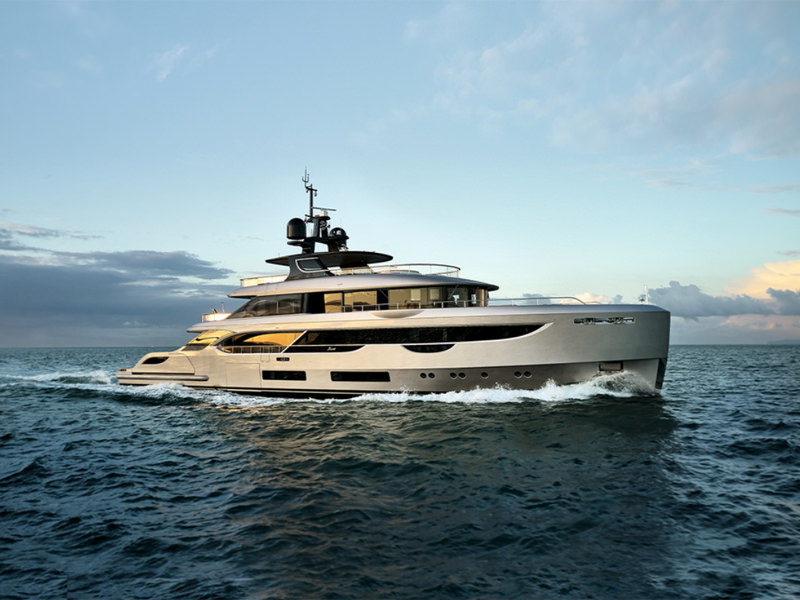 A FIRST BY KARINA: BENETTI OASIS 40
